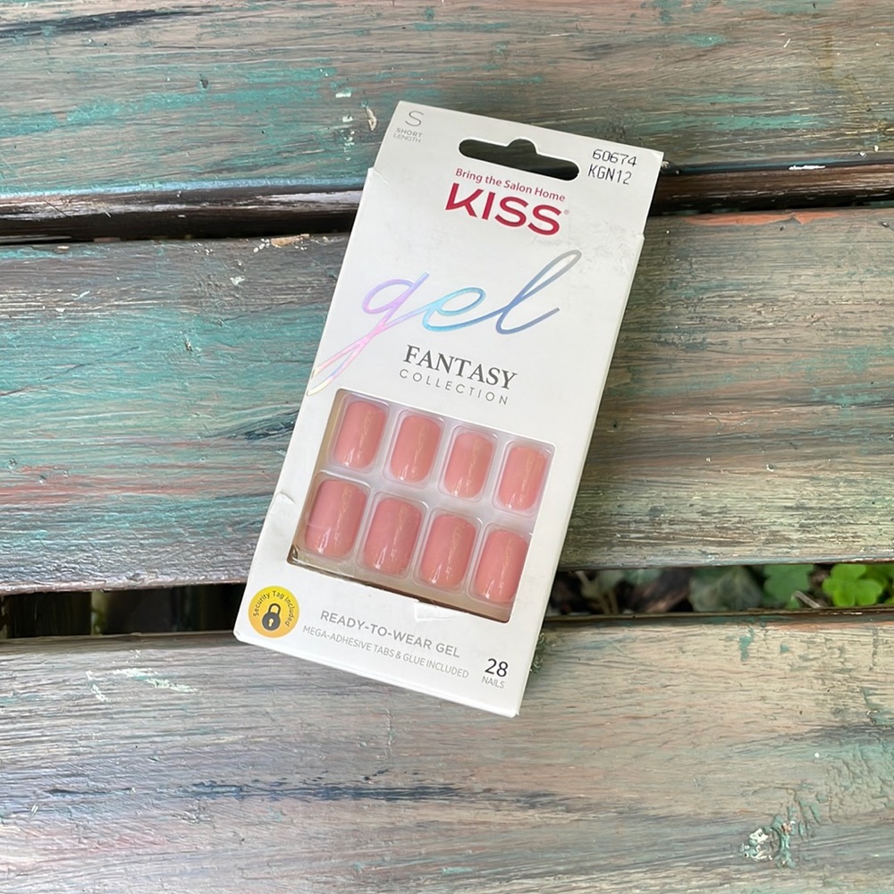 Pink nails KISS gel fantasy collection | short length